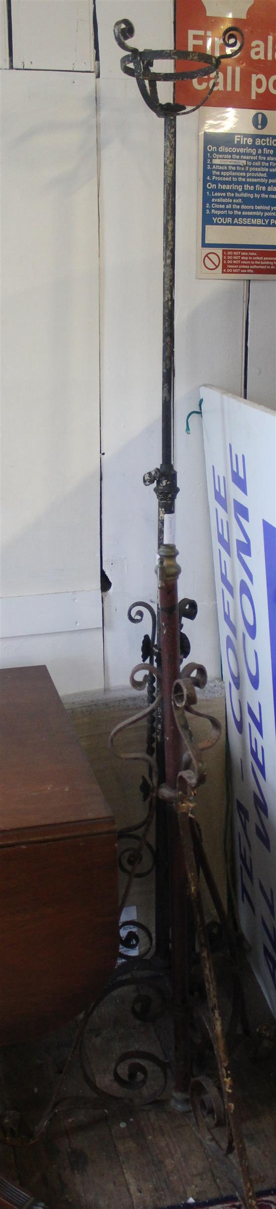 2 iron standard lamps(-)